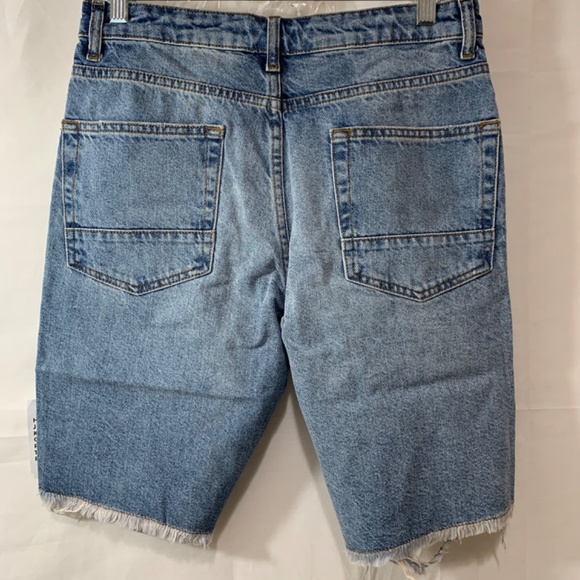 ASOS DESIGN Mens NWT slim denim shorts in light wash blue with raw hem 30” Waist - Picture 7 of 9